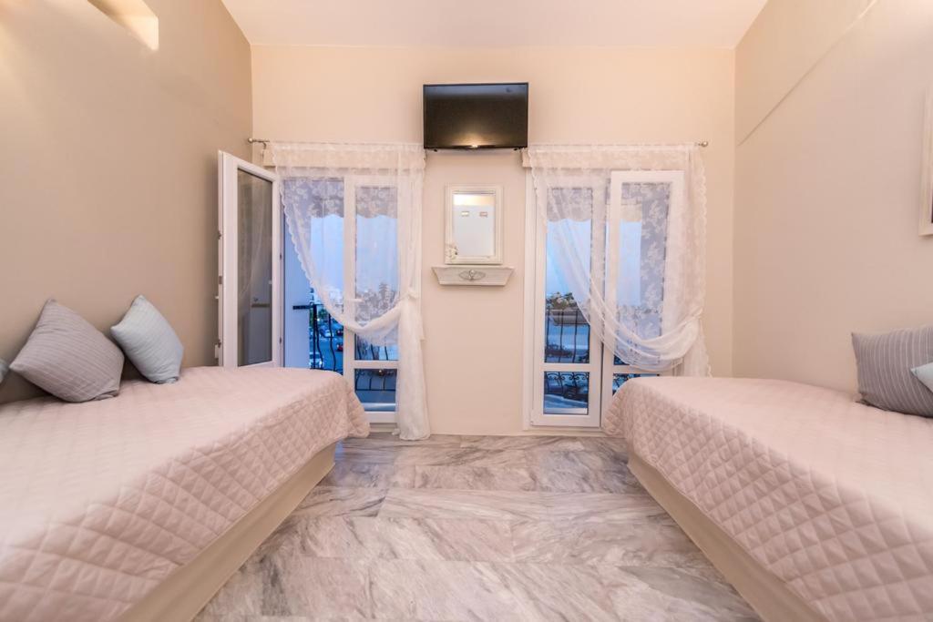 Fratelli Family Rooms Tinos ภายนอก รูปภาพ